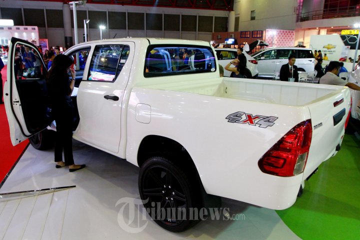 Toyota New Hilux di Ajang IIMS 2015