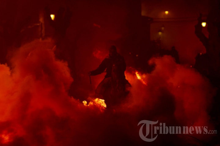 Tradisi Menyucikan Kuda dengan Bara Api di Spanyol