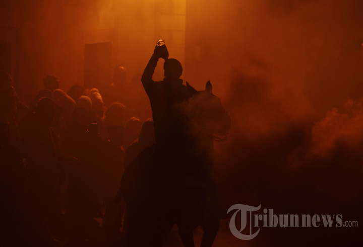 Tradisi Menyucikan Kuda dengan Bara Api di Spanyol