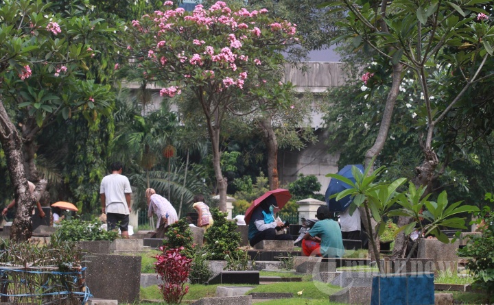 Tradisi Ziarah Kubur Jelang Ramadan