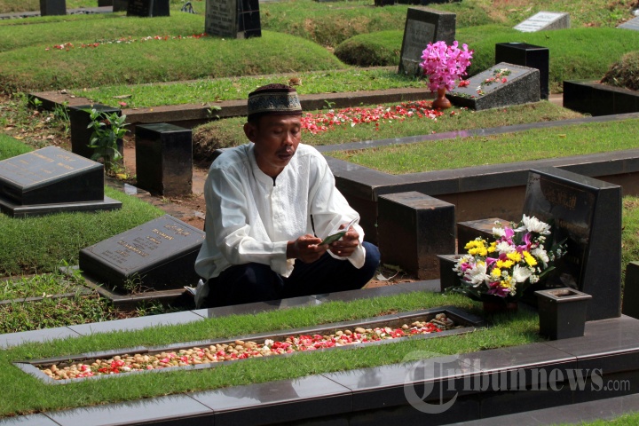 Tradisi Ziarah Kubur Saat Lebaran