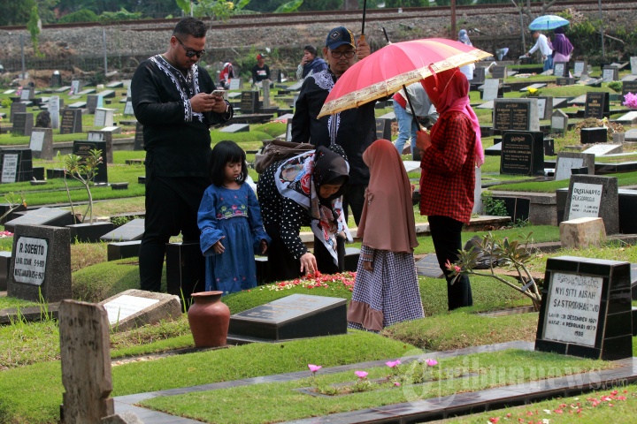 Tradisi Ziarah Kubur Saat Lebaran