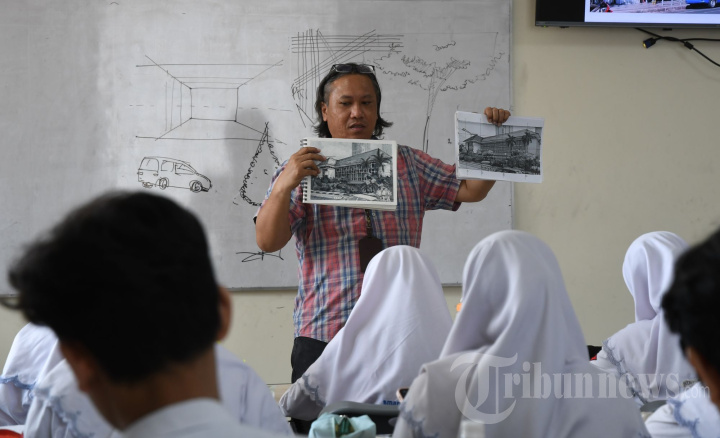 Tri Noviyanto P Utomo Dosen Tamu di Smamda Surabaya