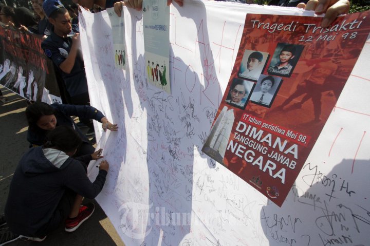 Tuntut 12 Mei Sebagai Hari Reformasi