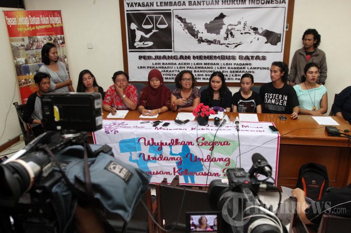 Tuntut Penyelesaian Kasus YY