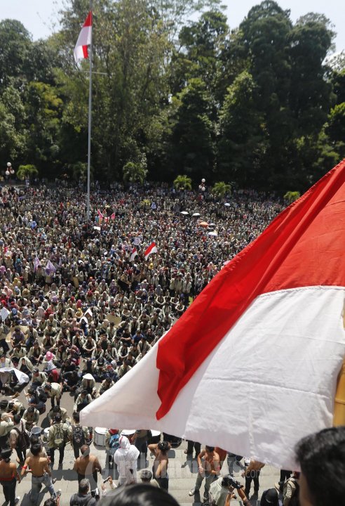 Uang Kuliah Naik Mahasiswa UGM Demo
