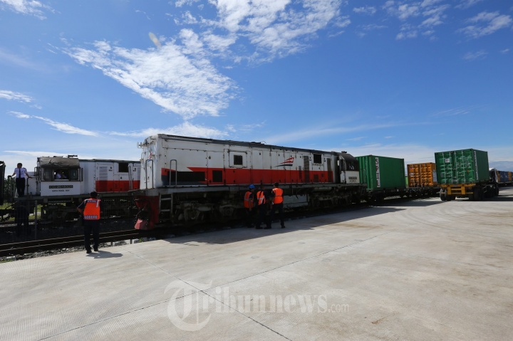 Uji Coba Kereta Barang KEK Sei Mangkei - Pelabuhan Belawan