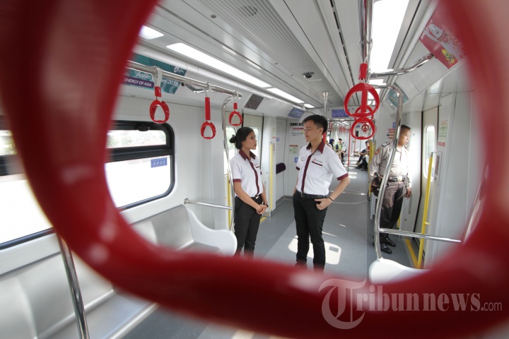 Uji Coba Kereta LRT