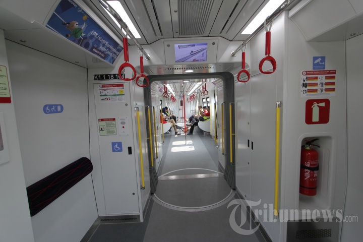 Uji Coba Kereta LRT