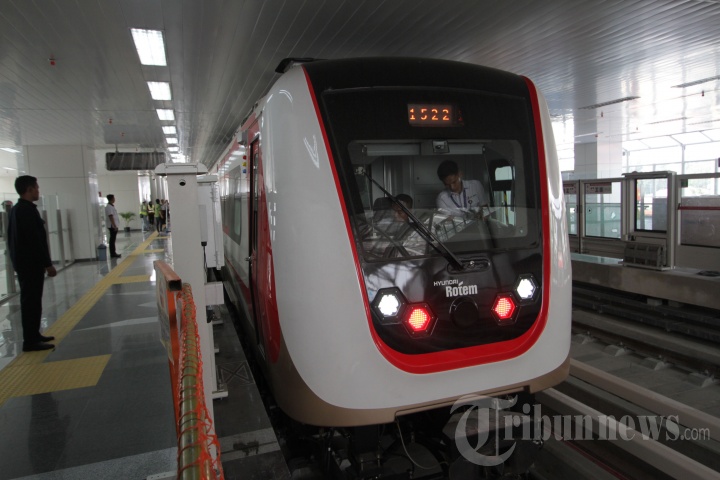 Uji Coba Kereta LRT