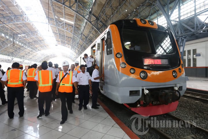 Uji Coba KRL di Stasiun Tj Priok