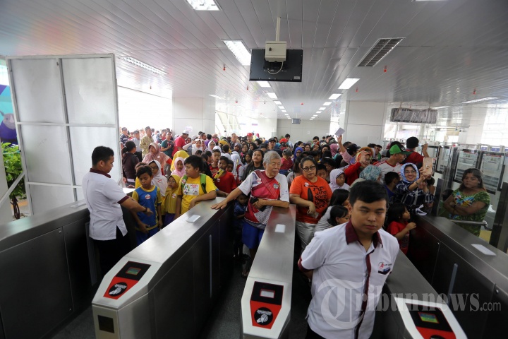 Uji Coba LRT Jakarta