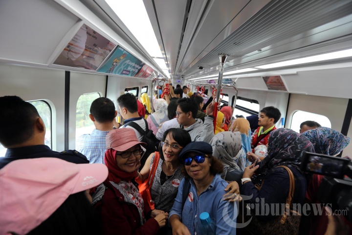 Uji Coba LRT Jakarta