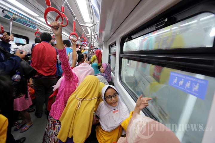 Uji Coba LRT Jakarta