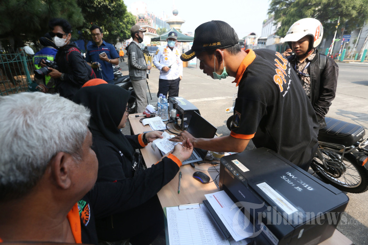Uji Coba Tilang Uji Emisi di Jakarta