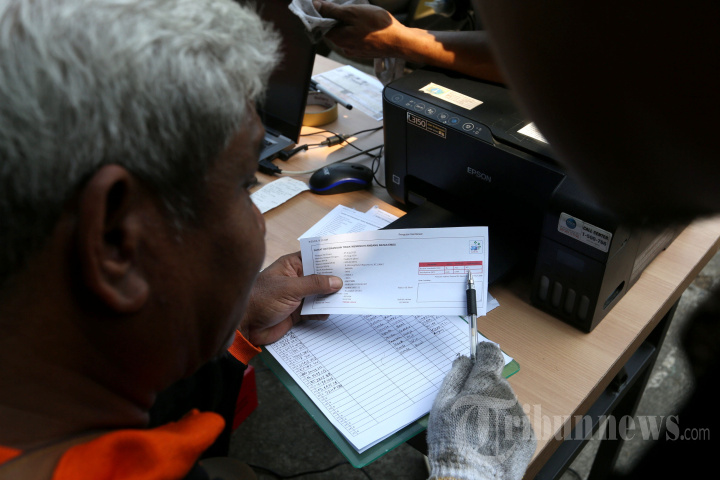 Uji Coba Tilang Uji Emisi di Jakarta