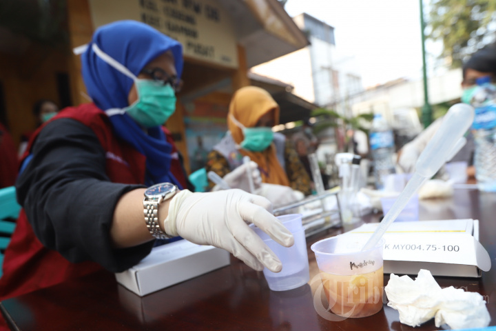 Uji Kelayakan Takjil di Kawasan Cideng