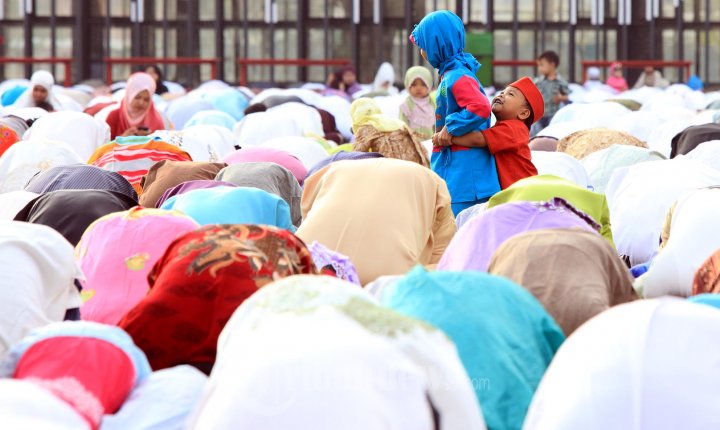 Umas Islam Shalat Ied di Taman Alun-Alun Bandung