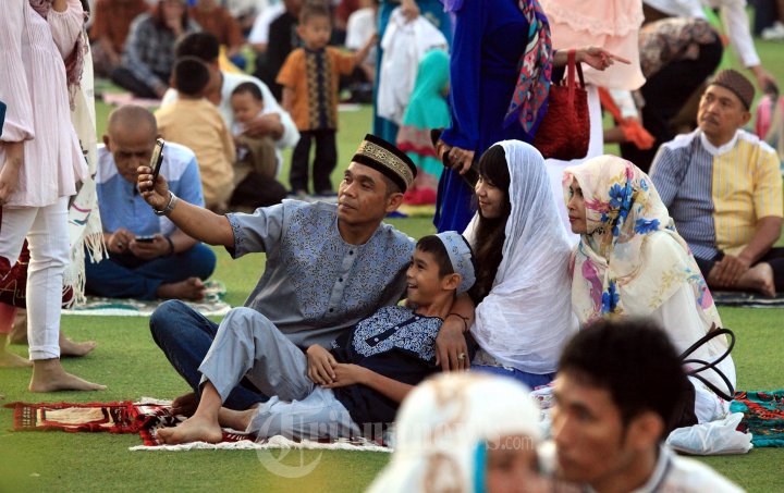 Umas Islam Shalat Ied di Taman Alun-Alun Bandung