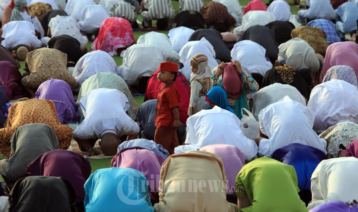 Umas Islam Shalat Ied di Taman Alun-Alun Bandung
