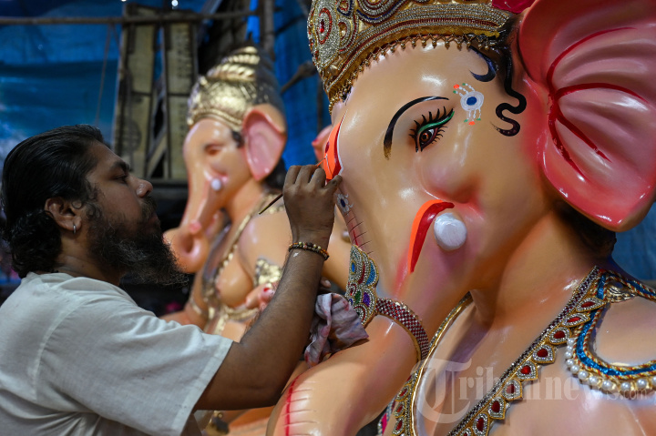 Umat Hindu India Menyambut Festival Ganesh Chaturthi