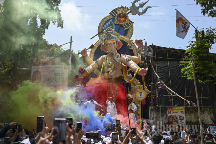Umat Hindu India Menyambut Festival Ganesh Chaturthi