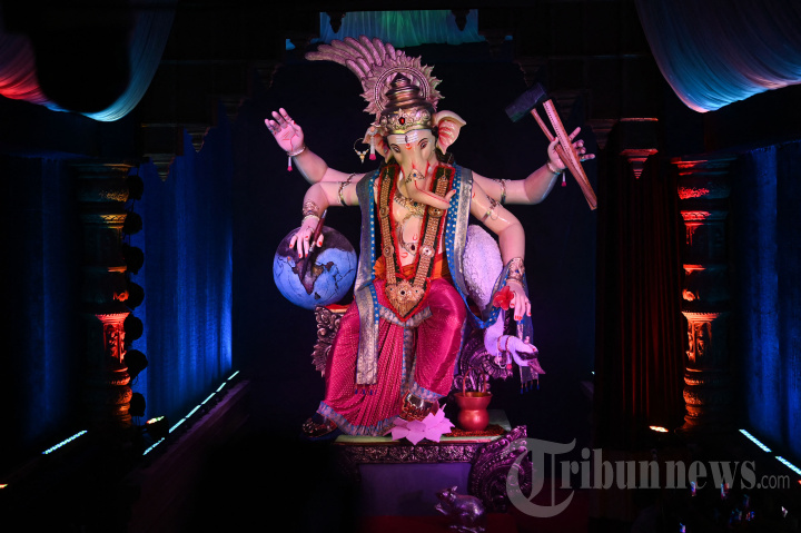 Umat Hindu India Menyambut Festival Ganesh Chaturthi