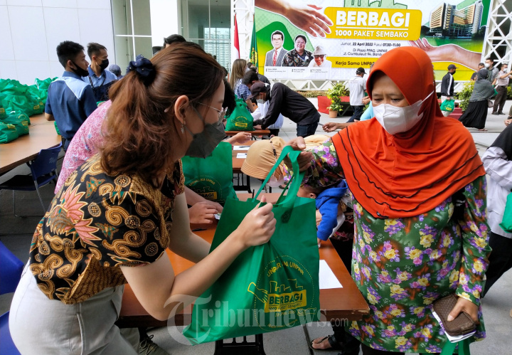 Unpar dan IKA Unpar Bagi 1.000 Paket Sembako Kepada Warga