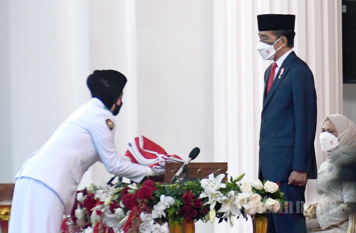 Upacara Penurunan Bendera Sang Merah Putih di Istana Merdeka