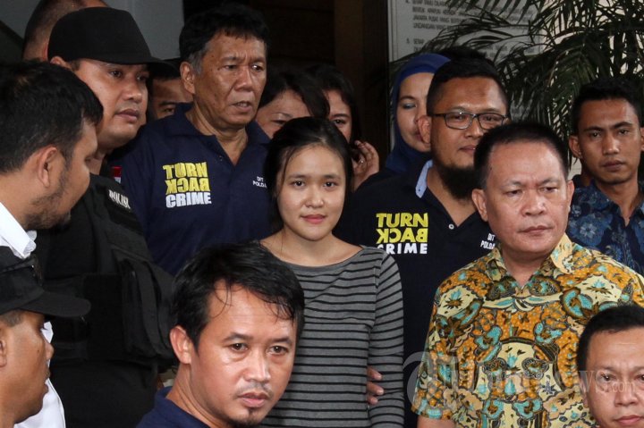 Usai Pelimpahan Jessica Dibawa Ke Rutan Pondok Bambu