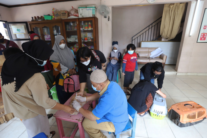 Vaksin Rabies Gratis untuk Warga Cipinang Muara