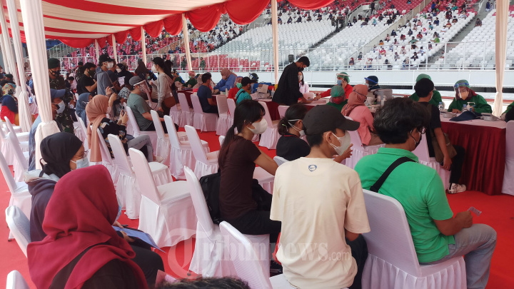 Vaksinasi Massal 12+ di GBK Senayan