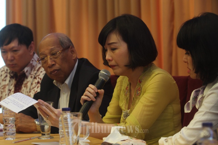 Veronica Tan Menangis Baca Surat Ahok Dari Penjara
