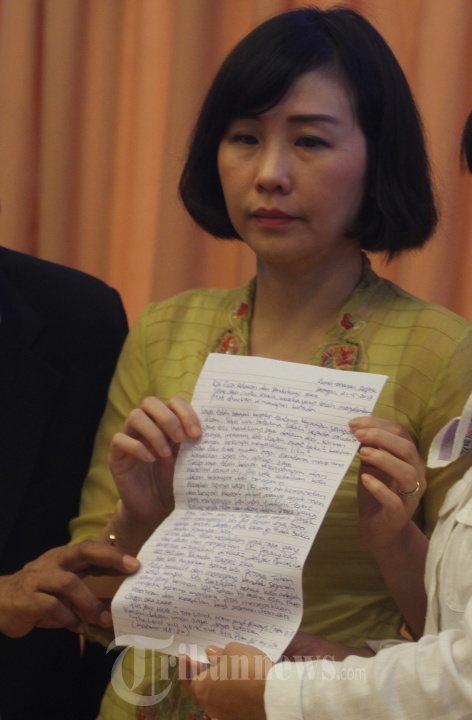 Veronica Tan Menangis Baca Surat Ahok Dari Penjara