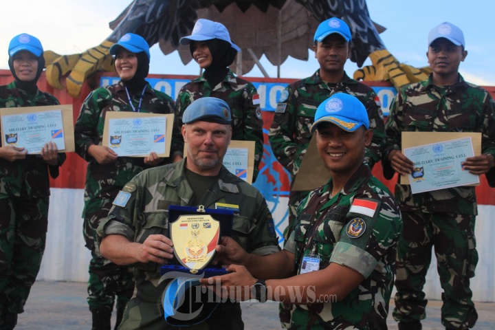 Wadan Satgas TNI RDB Tutup Pelatihan Contingent Training Capsule