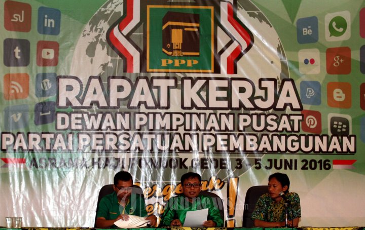 Wakasekjen dan Ketua DPP PPP Konpers Raker PPP