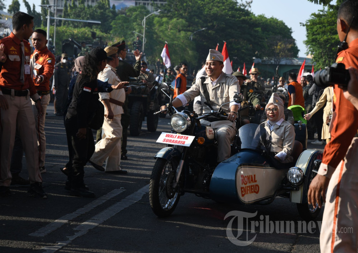 Walikota Surabaya Eri Cahyadi Pimpin Parade Juang