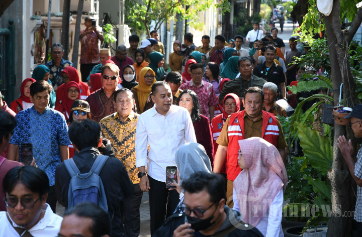 Walikota Surabaya Tinjau Pembangunan Saluran