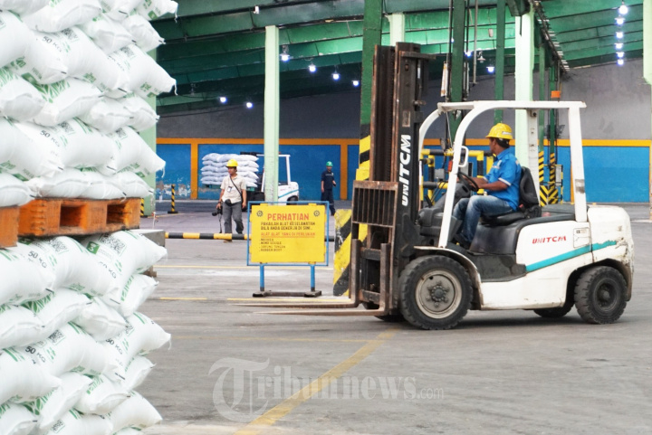 Wamen BUMN Meninjau Gudang Penyimpanan Pupuk