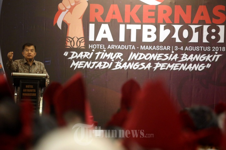 Wapres JK Membuka Rakernas Alumni ITB di Makassar