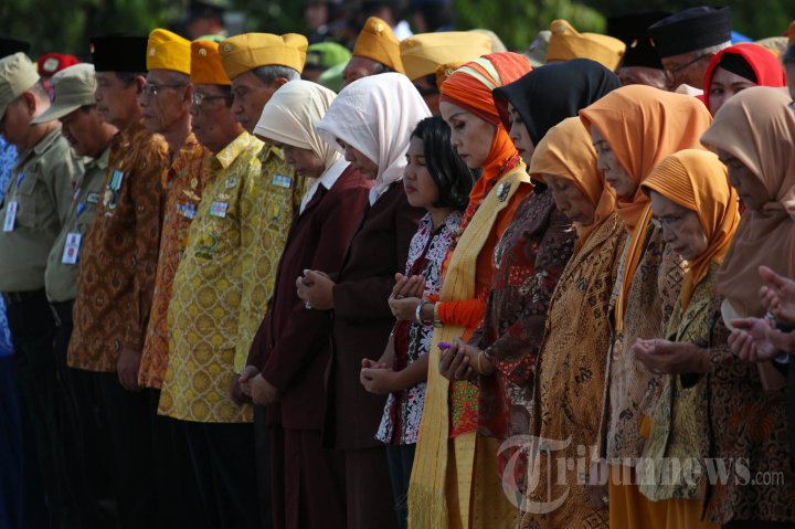 Wapres JK Pimpin Peringatan Hari Pahlawan Di TMP Kalibata