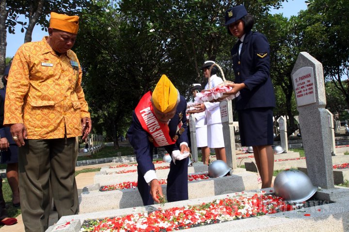 Wapres JK Pimpin Peringatan Hari Pahlawan Di TMP Kalibata