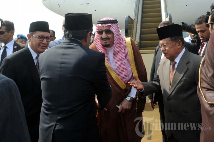 Wapres Jusuf Kalla Melepas Keberangkatan Raja Salman
