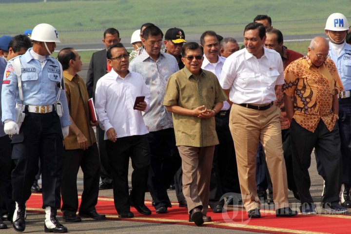 Wapres Tinjau Persiapan KAA Di Bandara Halim Perdanakusuma