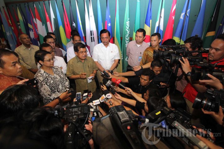 Wapres Tinjau Tempat Upacara Pembukaan KAA