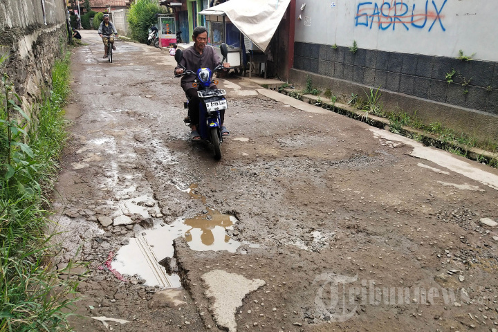 Warga Berharap Jalan Cilebak Rancamanyar Segera Diperbaiki