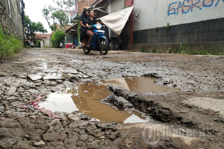 Warga Berharap Jalan Cilebak Rancamanyar Segera Diperbaiki