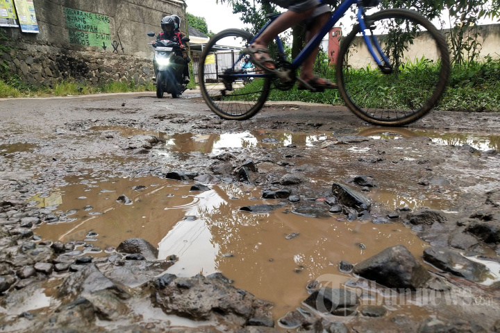 Warga Berharap Jalan Cilebak Rancamanyar Segera Diperbaiki