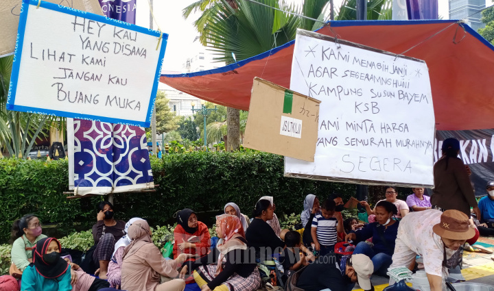 Warga Demo Menuntut Segera Menghuni Rusun Bayam