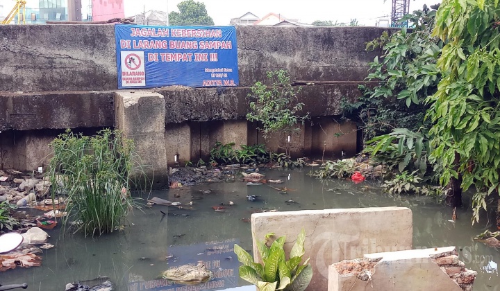 Warga Keluhkan Genangan Akibat Luapan Kali Mookervart